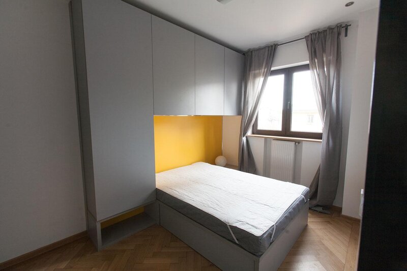 Batistei, ultracentral, etaj 4, bloc vechi, zona linistita